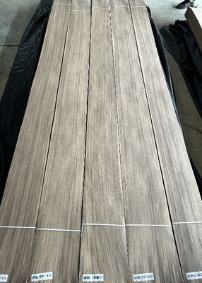 Naturalny American Walnut Quarter Cut Veneer Sheet o grubości 0,2 mm dla sklejki