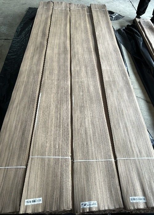 Naturalny American Walnut Quarter Cut Veneer Sheet o grubości 0,2 mm dla sklejki